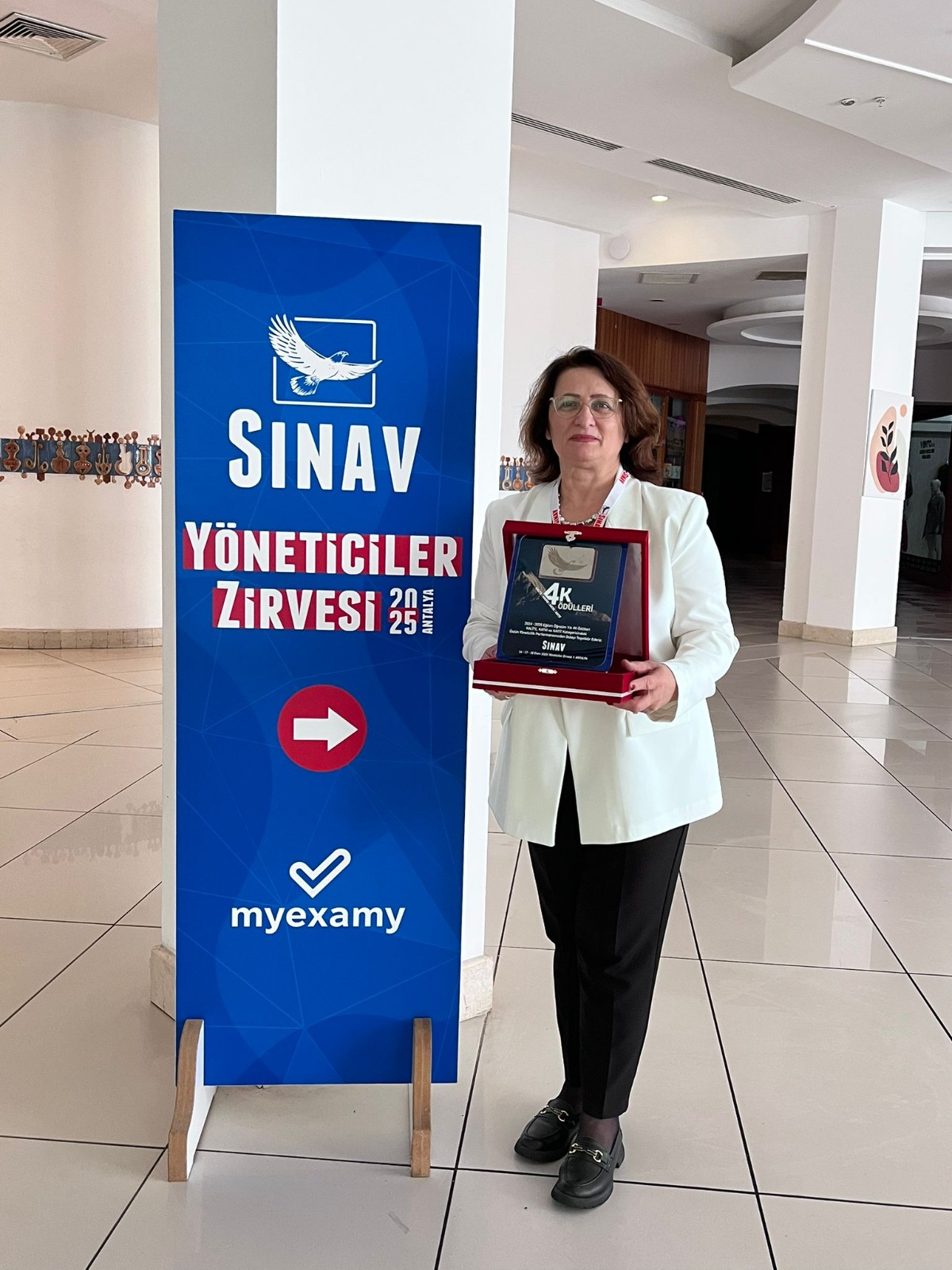 16-18 Ekim 2025 Sınav Eğitim Kurumları Yöneticiler Zirvesi'nde 4K ödülünü aldık.